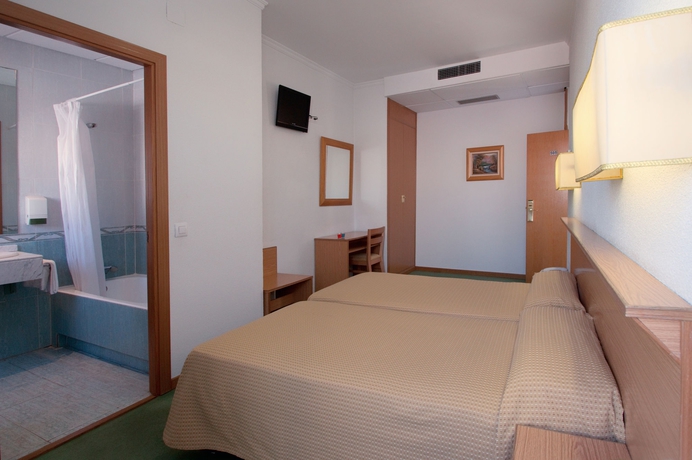 Imagen de la habitación del Hotel Madrisol. Foto 7