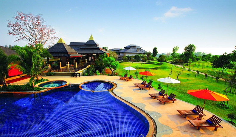 Imagen de la piscina del Hotel Mae Jo Golf Club and Resort. Foto 15