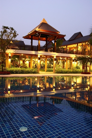 Imagen de la piscina del Hotel Mae Jo Golf Club and Resort. Foto 16
