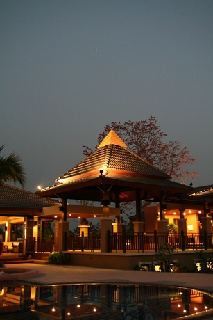 Imagen de los exteriores del Hotel Mae Jo Golf Club and Resort. Foto 3