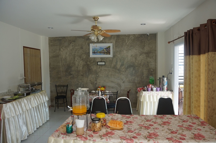 Imagen del bar/restaurante del Hotel Maesot Siri. Foto 4