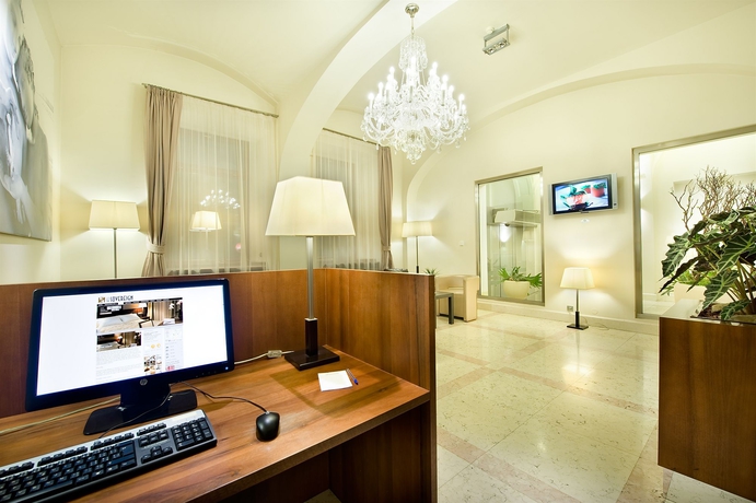 Imagen de los interiores del Hotel Maestro By Adrez. Foto 8