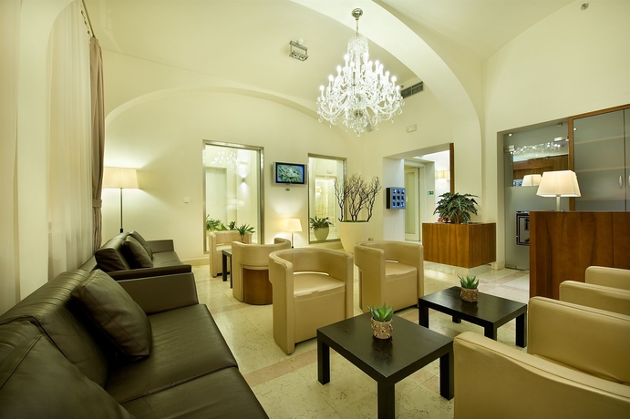 Imagen de los interiores del Hotel Maestro By Adrez. Foto 9