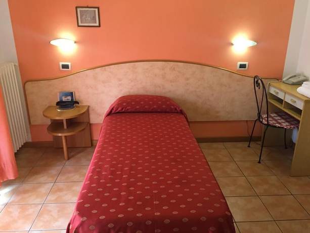 Imagen de la habitación del Hotel Magda, Novafeltria. Foto 17