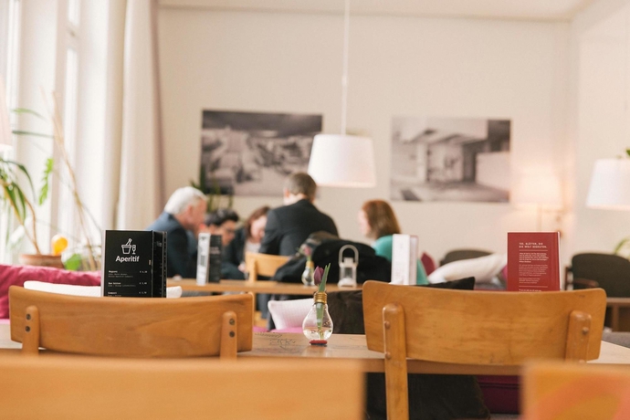 Imagen de los exteriores del Hotel Magdas. Foto 6