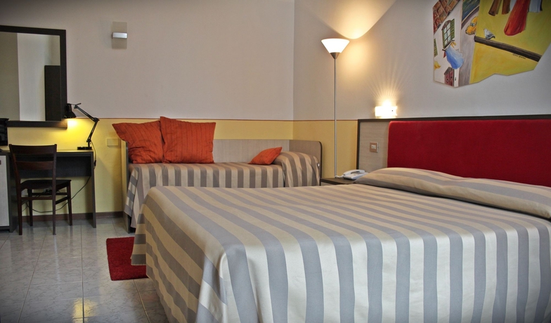 Imagen de la habitación del Hotel Magenta. Foto 3