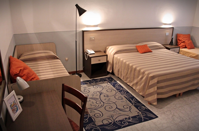 Imagen de la habitación del Hotel Magenta. Foto 4