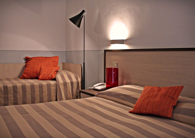 Imagen de la habitación del Hotel Magenta. Foto 6
