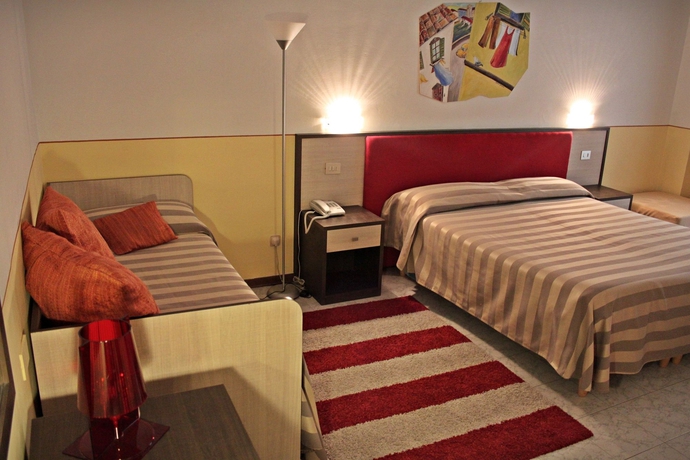 Imagen de la habitación del Hotel Magenta. Foto 7