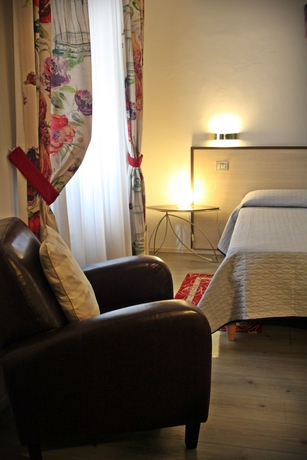 Imagen de la habitación del Hotel Magenta. Foto 9