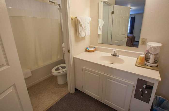 Imagen de la habitación del Hotel Maggie Valley Creekside Lodge. Foto 7