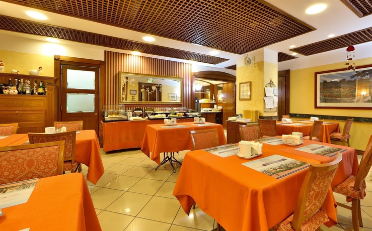 Imagen del bar/restaurante del Hotel Maggiore Bologna. Foto 4