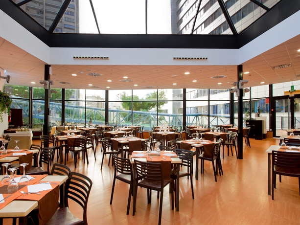 Imagen del bar/restaurante del Hotel Magic Aqua Rock Gardens. Foto 2