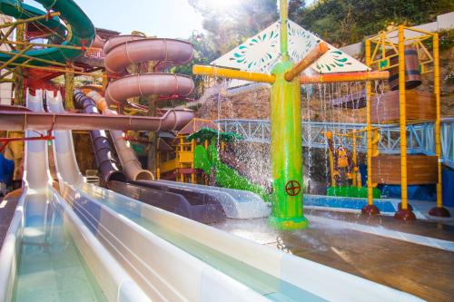 Imagen de la piscina del Hotel Magic Aqua Rock Gardens. Foto 18