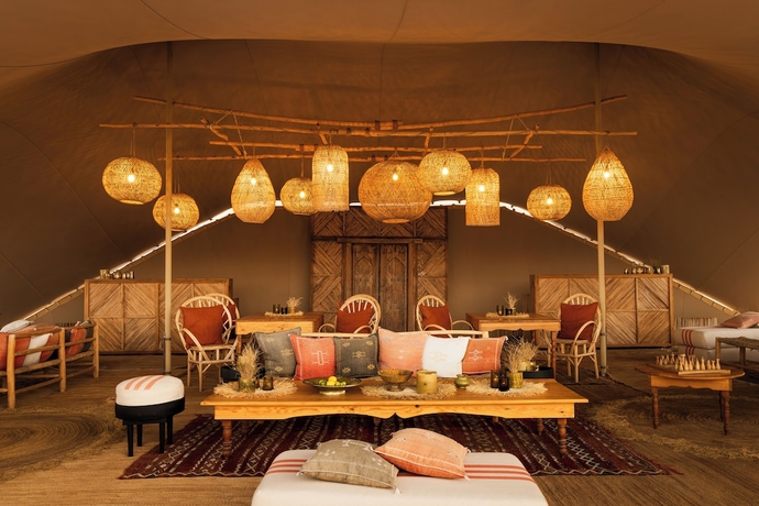 Imagen de los interiores del Hotel Magic Camps Wahiba Sands. Foto 16