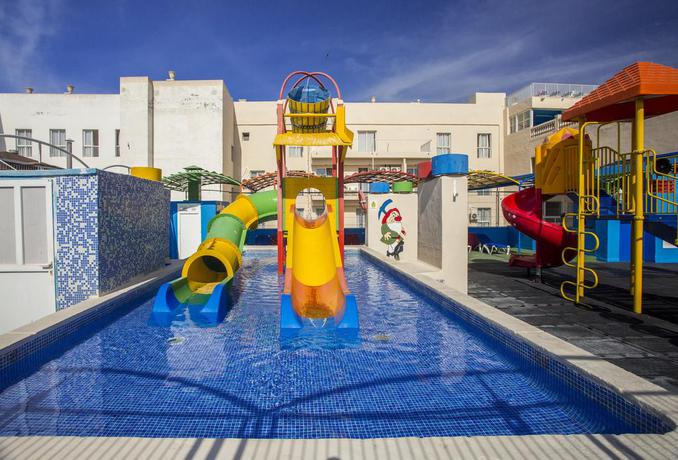 Imagen de la piscina del Hotel Magic Cristal Park. Foto 18