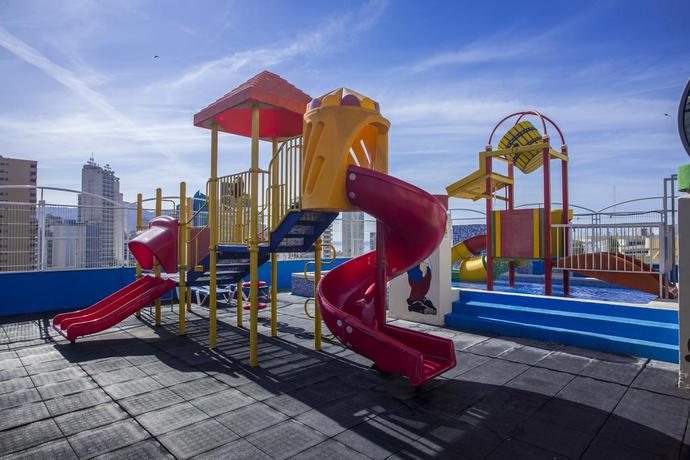 Imagen de los exteriores del Hotel Magic Cristal Park. Foto 11