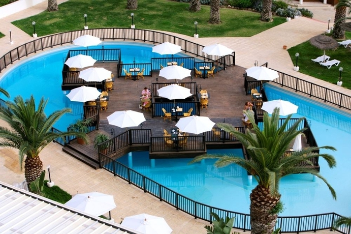 Imagen de la piscina del Hotel Magic Manar. Foto 13