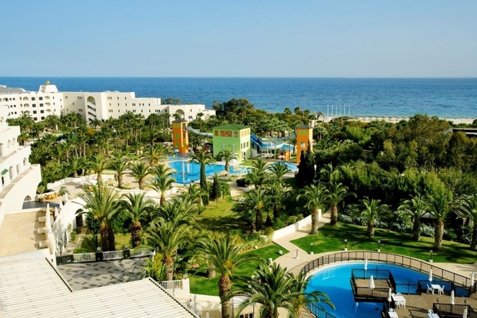 Imagen de la piscina del Hotel Magic Manar. Foto 14