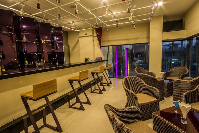 Imagen del bar/restaurante del Hotel Magic Mandalay. Foto 2