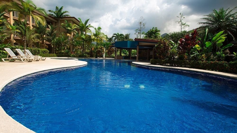 Imagen de la piscina del Hotel Magic Mountain Spa and Conference Center. Foto 17