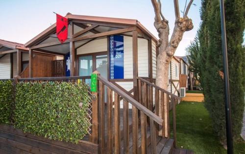 Imagen de la habitación del Hotel Magic Robin Hood Lodge Resort. Foto 3