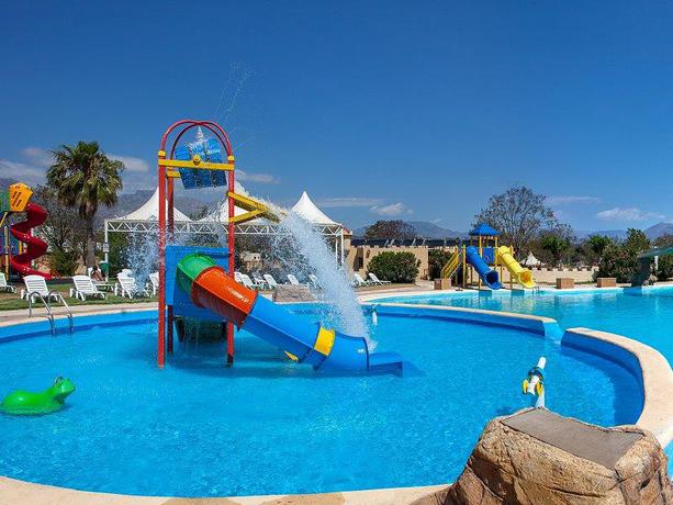 Imagen de la piscina del Hotel Magic Robin Hood Lodge Resort. Foto 8