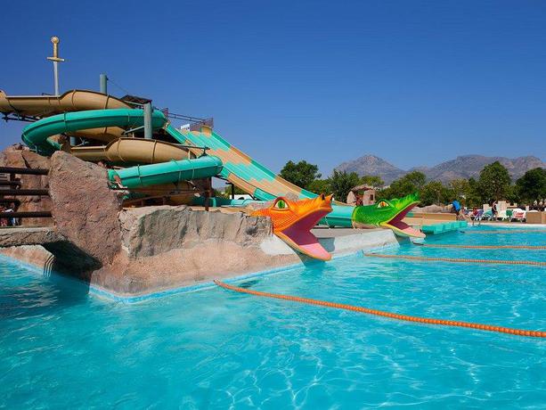 Imagen de la piscina del Hotel Magic Robin Hood Lodge Resort. Foto 9