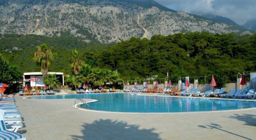 Imagen de la piscina del Hotel Magic Sun. Foto 15