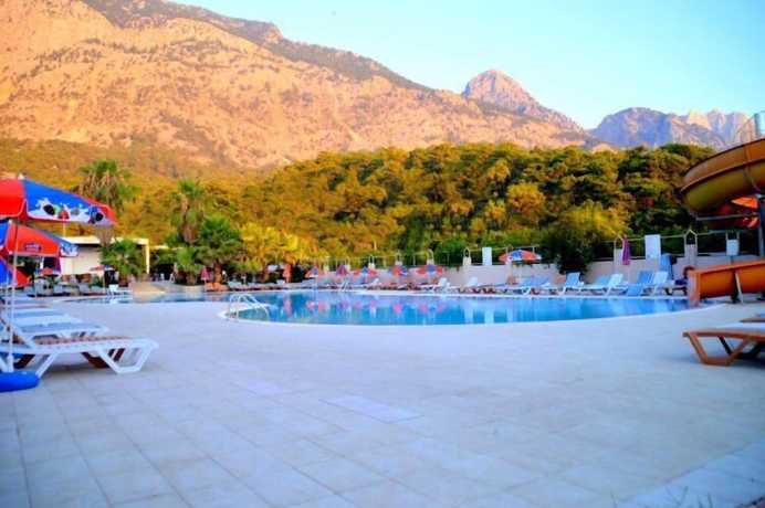 Imagen de la piscina del Hotel Magic Sun. Foto 17