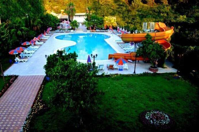 Imagen de la piscina del Hotel Magic Sun. Foto 20