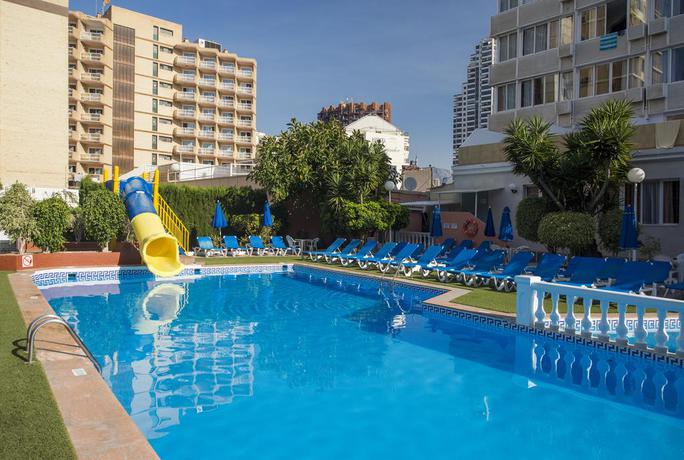Imagen de la piscina del Hotel Magic Villa Benidorm. Foto 16