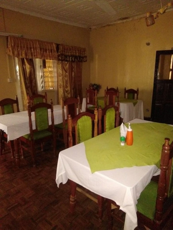 Imagen del bar/restaurante del Hotel Magline Conference And Guest House. Foto 3