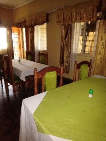 Imagen del bar/restaurante del Hotel Magline Conference And Guest House. Foto 4