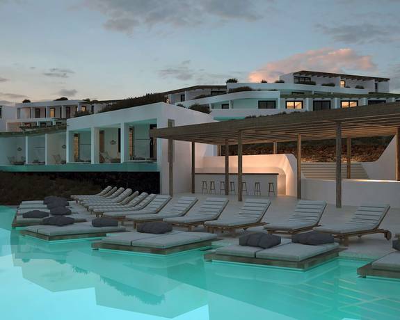 Imagen de la piscina del Hotel Magma Resort Santorini, in the Unbound Collection by Hyatt. Foto 17