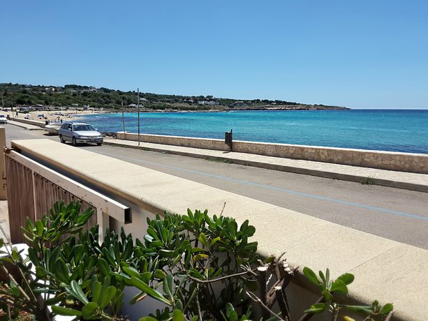 Imagen de los exteriores del Hotel Magna Grecia. Foto 13