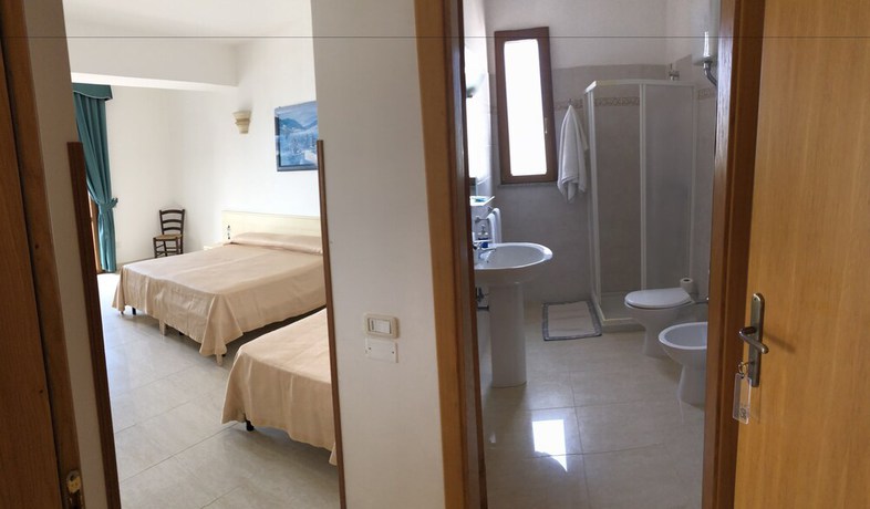 Imagen de la habitación del Hotel Magna Grecia. Foto 6