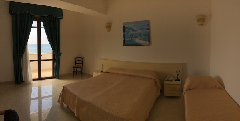 Imagen de la habitación del Hotel Magna Grecia. Foto 7