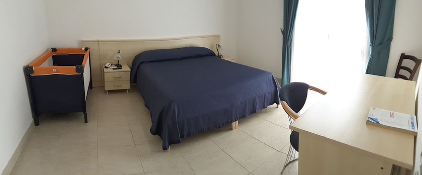 Imagen de la habitación del Hotel Magna Grecia. Foto 8