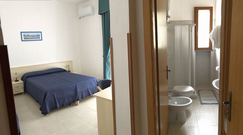 Imagen de la habitación del Hotel Magna Grecia. Foto 9