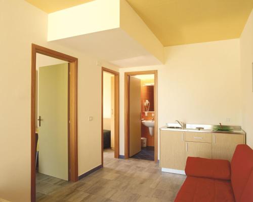 Imagen de la habitación del Hotel Magna Grecia Village. Foto 7