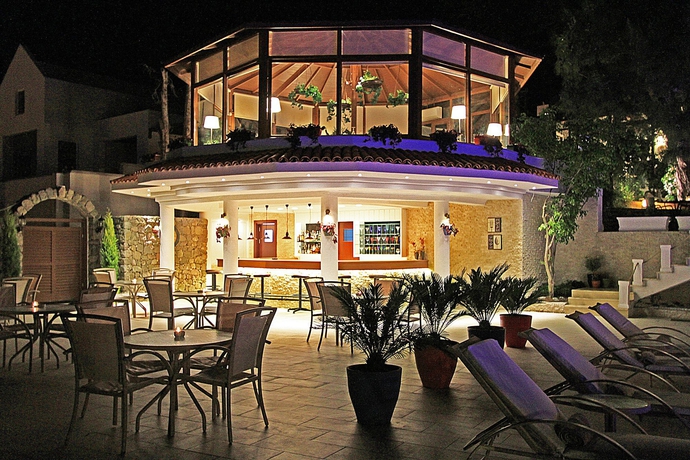 Imagen de la piscina del Hotel Magna Manastir. Foto 13