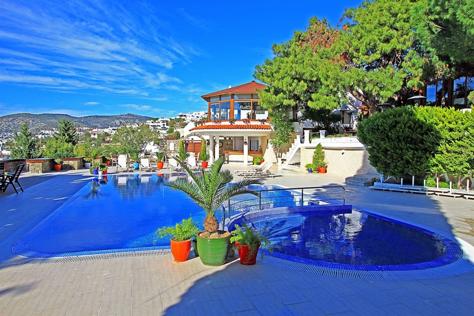 Imagen de la piscina del Hotel Magna Manastir. Foto 14