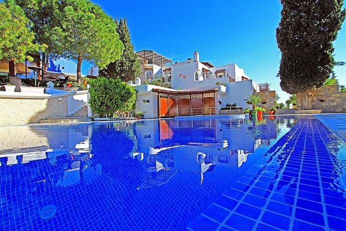 Imagen de la piscina del Hotel Magna Manastir. Foto 15