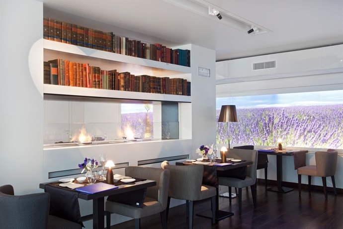 Imagen del bar/restaurante del Hotel Magna Pars - L'hotel à Parfum. Foto 1