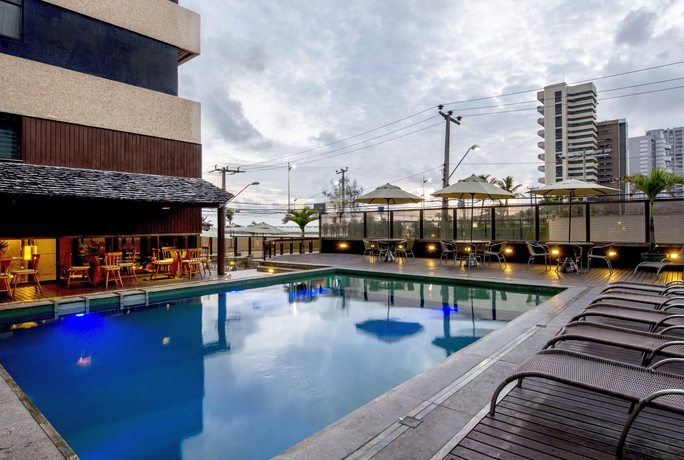 Imagen de la piscina del Hotel Magna Praia. Foto 8