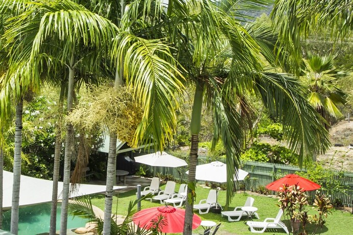 Imagen de la piscina del Hotel Magnetic Sunsets Resort. Foto 19