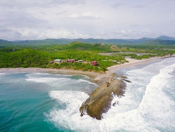 Imagen general del Hotel Magnific Rock - Surf Resort and Yoga Retreat Nicaragua - Hostel. Foto 1