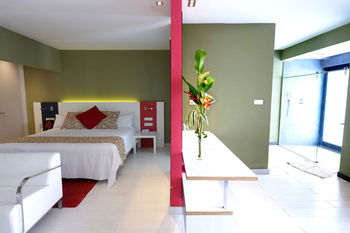 Imagen de la habitación del Hotel Magno Suites. Foto 2