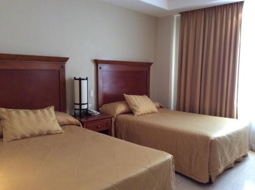 Imagen de la habitación del Hotel Magno Tepatitl&aacute;n. Foto 7